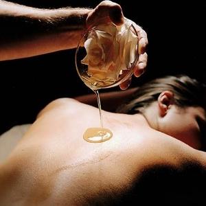 Body oil protects the health and youth of the skin